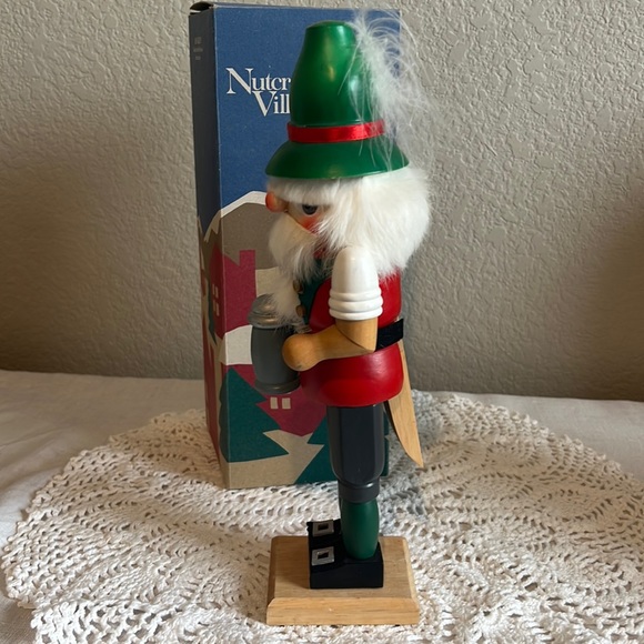 Nutcracker Village Vintage Bavarian Handcrafted Wooden Nutcracker With Box - Picture 8 of 16